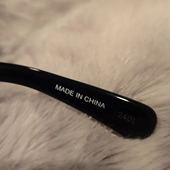 Longchamp Paris Black Cat-Eye Sunglasses with Gradient Lenses Brand New In Case - Picture 7 of 16